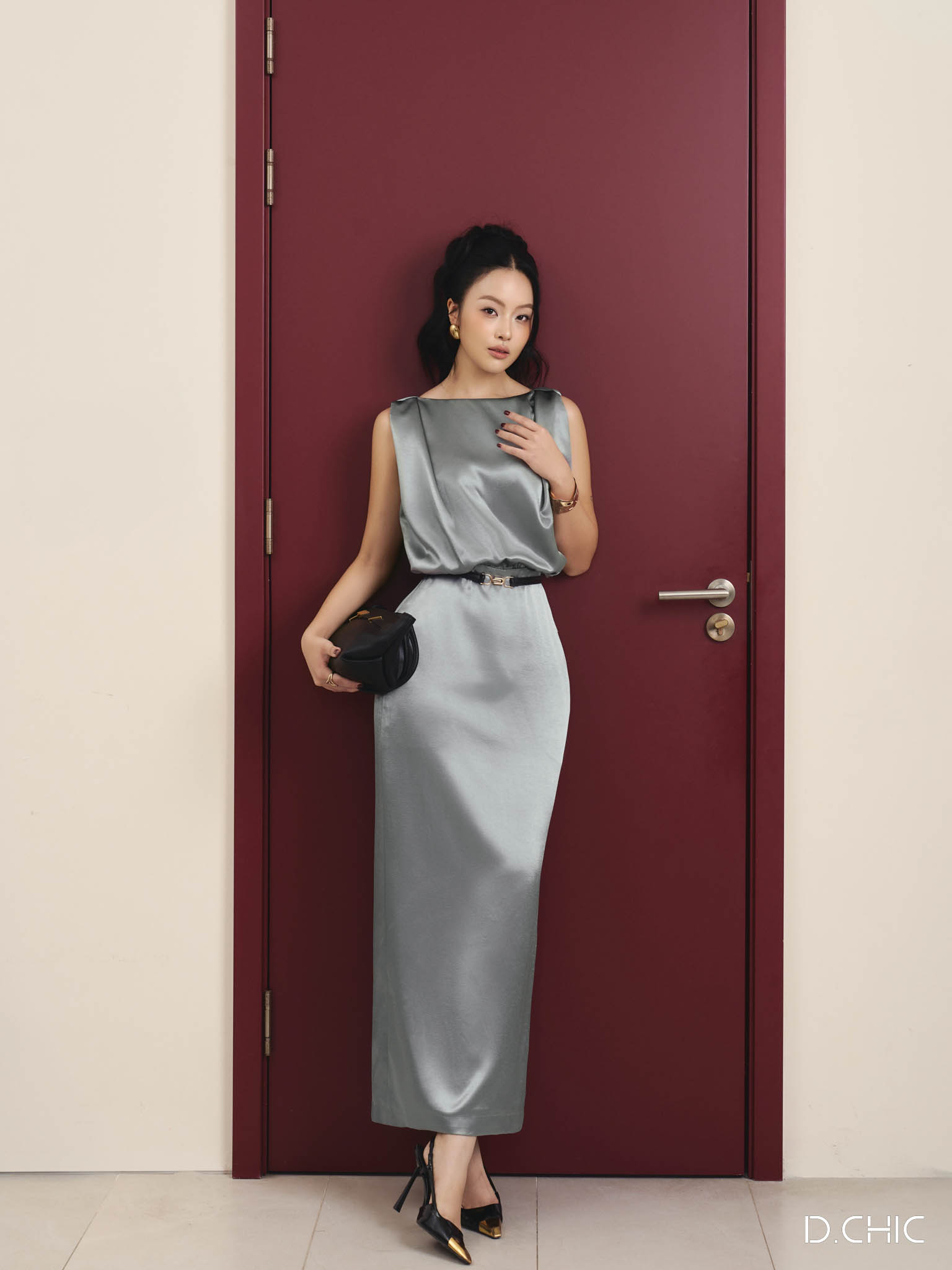 vay-lua-sat-nach-nhun-eo-chan-midi-8267471